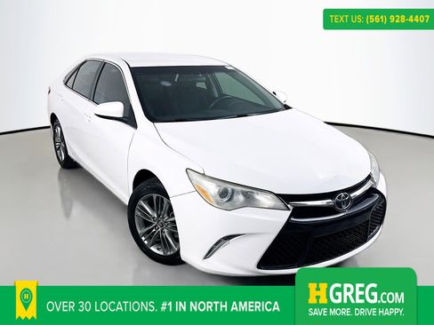 Used 2017 Toyota Camry SE image 1