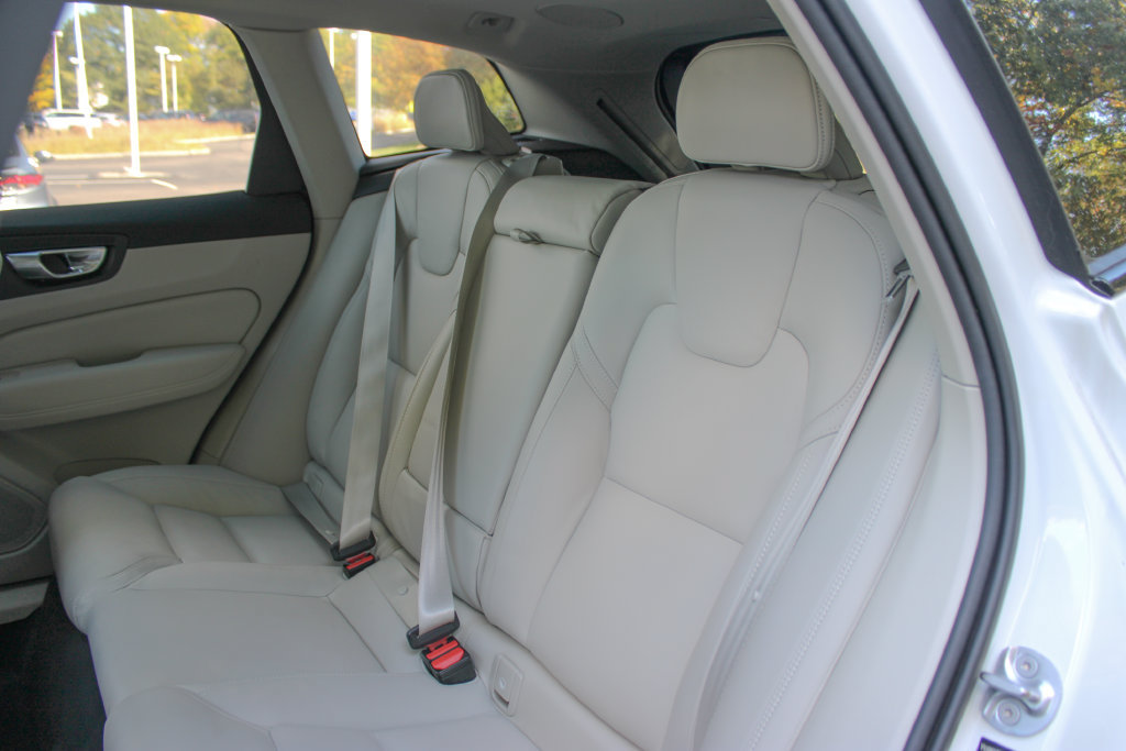 Used 2026 Volvo XC60 B5 Ultra AWD/4WD image 19