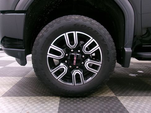 Used 2021 GMC Sierra 2500 AT4 w/ AT4 Premium Plus Package AWD/4WD image 15