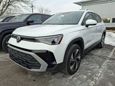 New 2026 Volkswagen Taos SE AWD/4WD image 3
