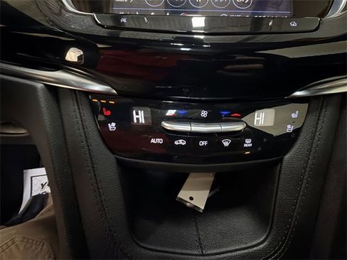 Certified 2025 Cadillac XT6 Premium Luxury w/ Platinum Package image 19