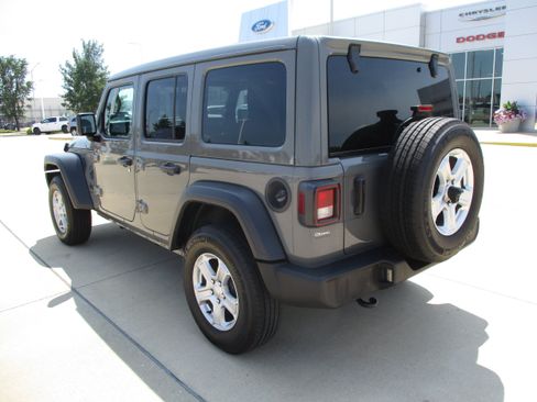 Used 2023 Jeep Wrangler Unlimited Sport w/ Sun And Sound Package AWD/4WD image 4