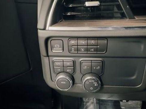 Used 2025 Chevrolet Tahoe LT image 33