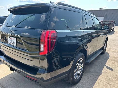 Used 2025 Ford Expedition Active RWD image 4