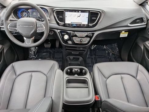New 2027 Chrysler Pacifica Select FWD image 29