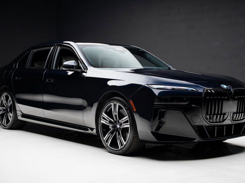 Used 2024 BMW 760i xDrive w/ Executive Package image 85