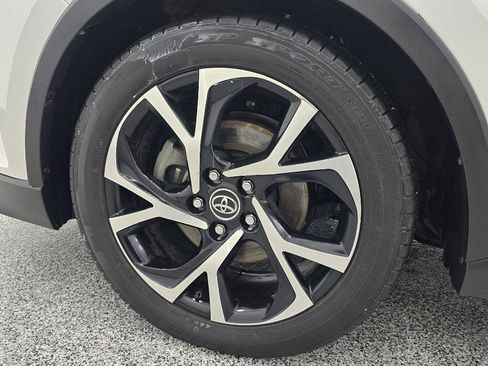 Used 2018 Toyota C-HR XLE image 34