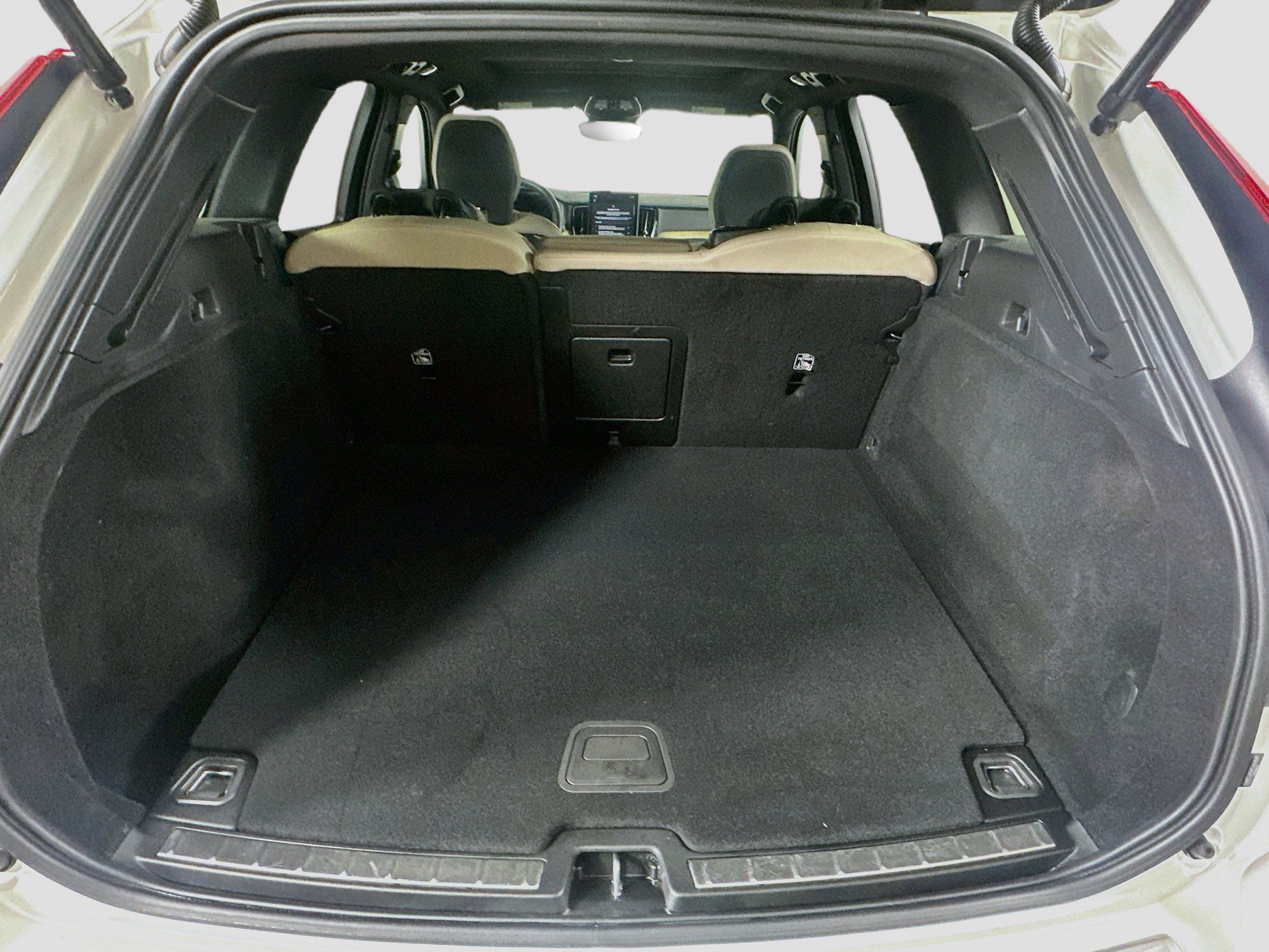 Used 2026 Volvo XC60 B5 Plus AWD/4WD image 29