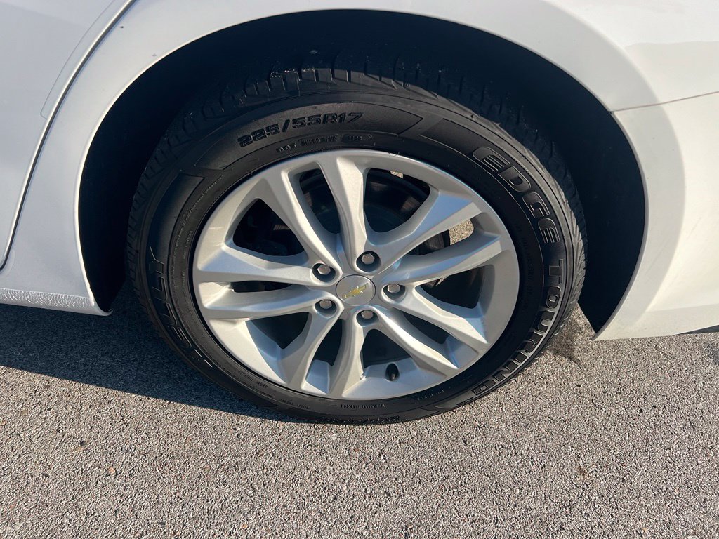 Used 2018 Chevrolet Malibu LT FWD image 13