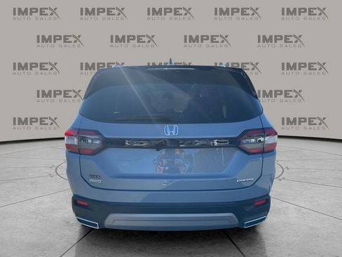 Used 2025 Honda Pilot Touring image 4