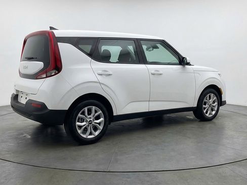 Used 2025 Kia Soul LX w/ LX Technology Package image 9