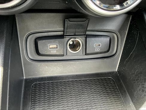 Used 2025 Hyundai Venue SEL FWD image 18