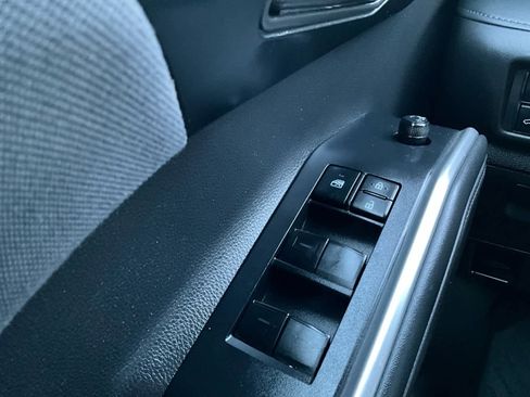 Used 2022 Toyota Highlander LE image 24