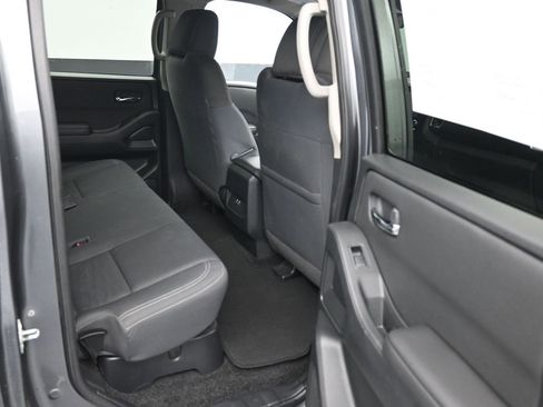 Used 2023 Nissan Frontier SV image 15