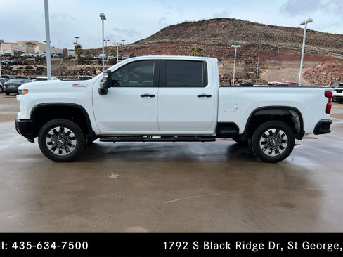 Used 2024 Chevrolet Silverado 2500 Custom w/ Custom Value Package image 2