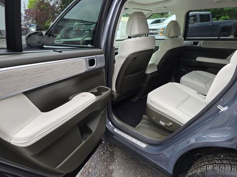 Used 2025 Hyundai Santa Fe Calligraphy AWD/4WD image 9