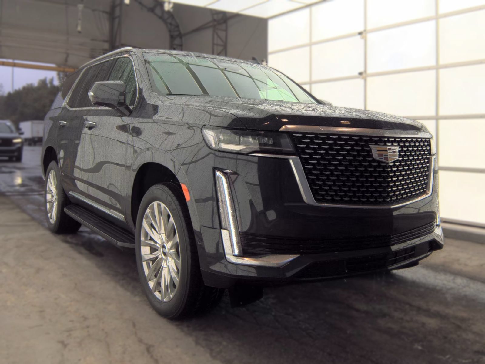 Used 2022 Cadillac Escalade Premium Luxury AWD/4WD image 2