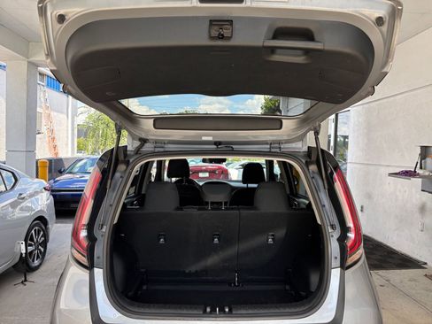 Used 2025 Kia Soul LX w/ LX Technology Package FWD image 31