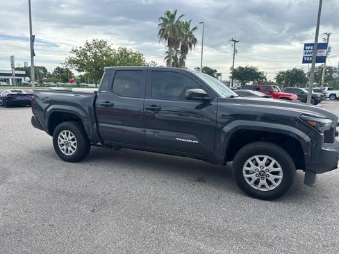 Used 2025 Toyota Tacoma SR5 AWD/4WD image 5