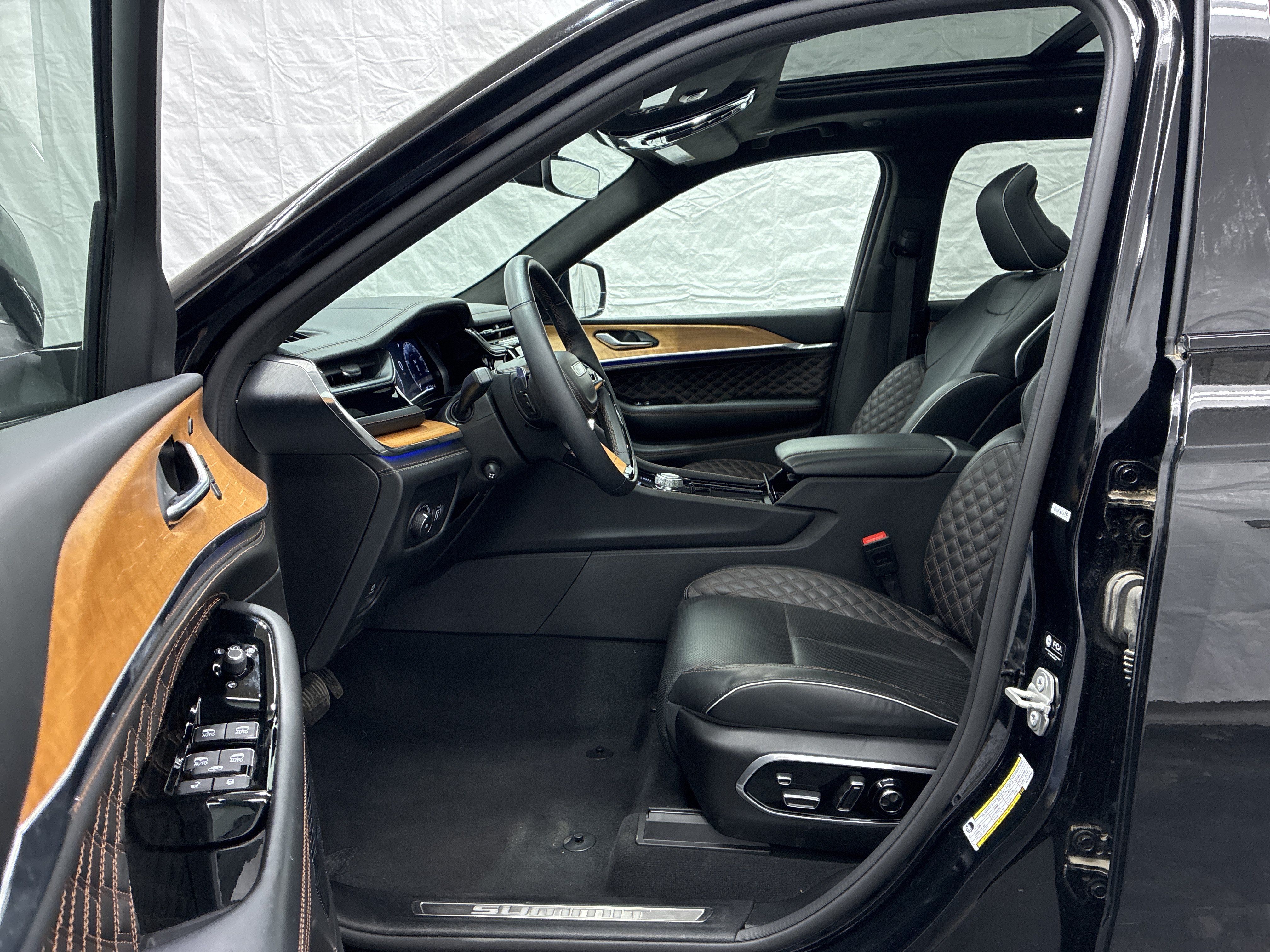 Certified 2024 Jeep Grand Cherokee Summit AWD/4WD image 14