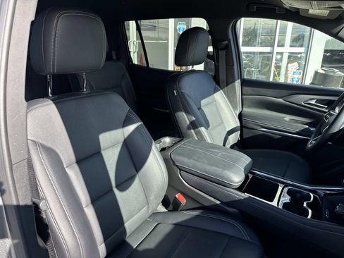 Certified 2025 Chevrolet Traverse LT image 11