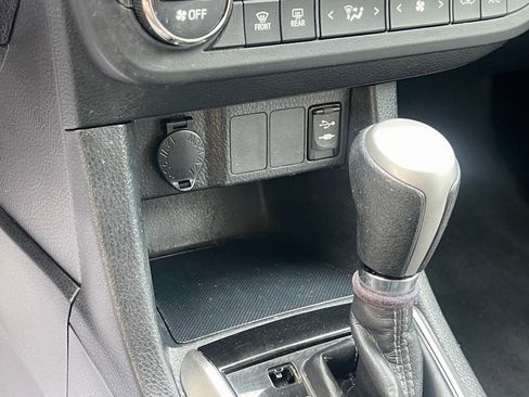 Used 2016 Toyota Corolla LE image 29