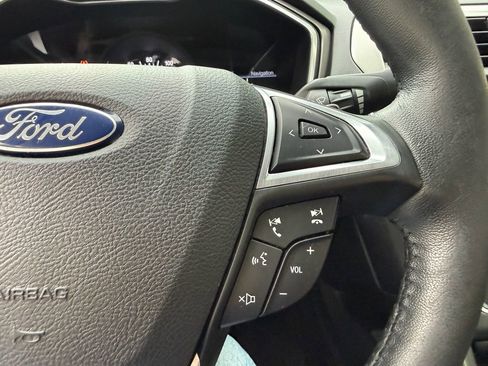 Used 2017 Ford Fusion SE w/ Fusion SE Technology Package FWD image 20