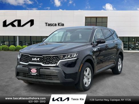 Used 2023 Kia Sorento LX image 2
