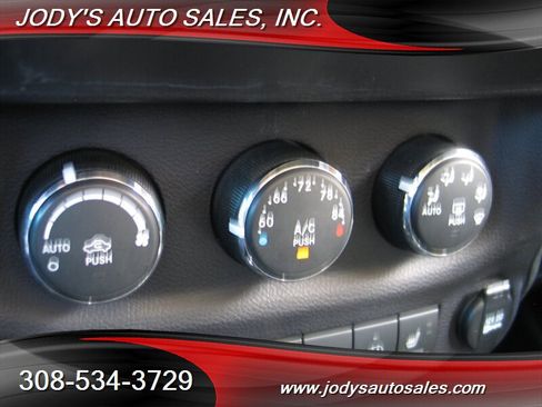 Used 2015 Jeep Wrangler Unlimited Sahara w/ Connectivity Group AWD/4WD image 17