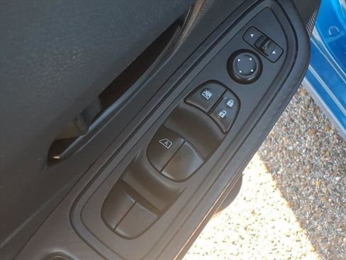 Used 2022 Nissan Versa S image 20