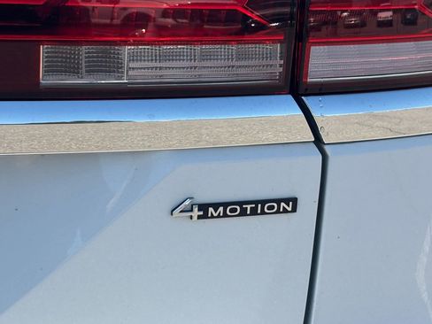 Used 2025 Volkswagen Atlas SE AWD/4WD image 25