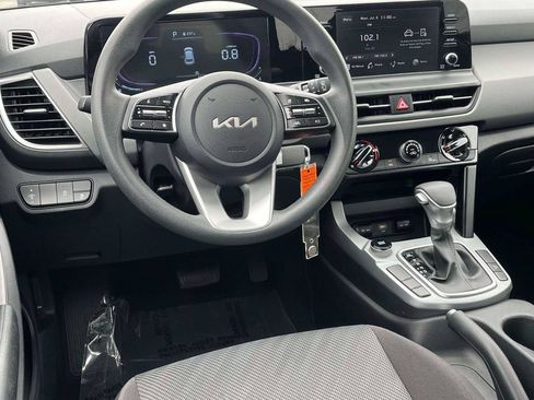 Used 2026 Kia Seltos LX FWD image 2