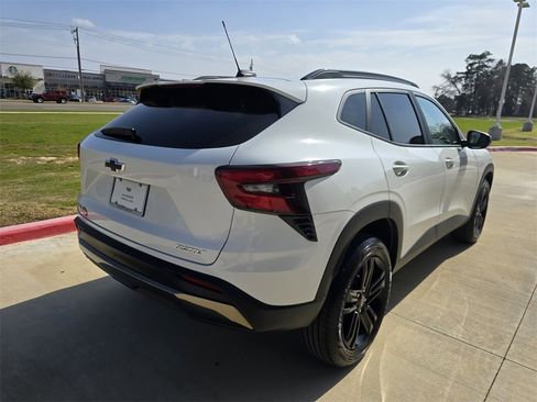 Used 2025 Chevrolet Trax ACTIV w/ Driver Confidence Package image 5