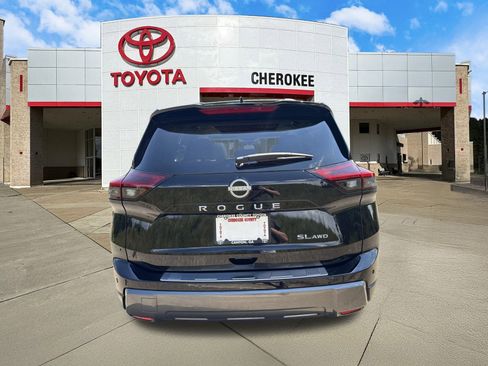 Used 2025 Nissan Rogue SL w/ SL Premium Package image 6
