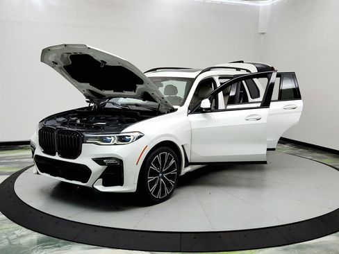 Used 2020 BMW X7 M50i w/ Dynamic Handling Package AWD/4WD image 9
