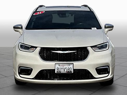 Used 2021 Chrysler Pacifica Pinnacle image 3