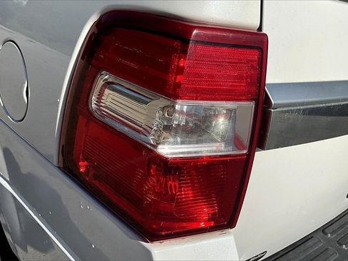 Used 2016 Ford Expedition Platinum image 22