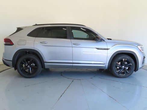 New 2026 Volkswagen Atlas Cross Sport SEL R-Line AWD/4WD image 2
