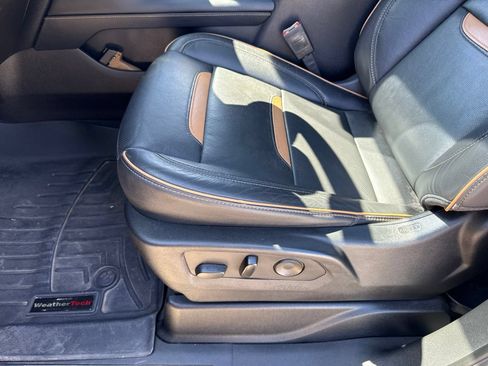 Used 2021 GMC Yukon AT4 w/ Rear Media and Nav Package AWD/4WD image 19