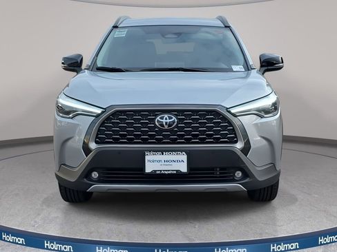 Used 2025 Toyota Corolla Cross XLE AWD/4WD image 3