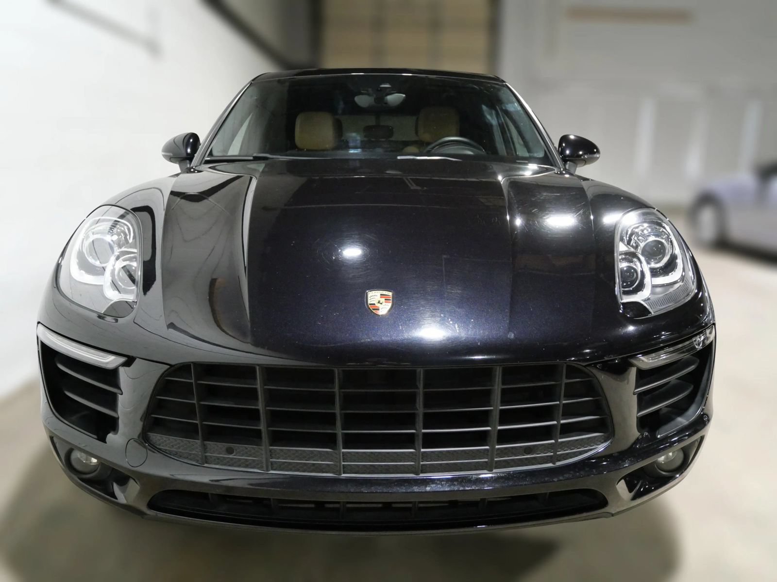 Used 2018 Porsche Macan w/ Premium Package Plus AWD/4WD image 2