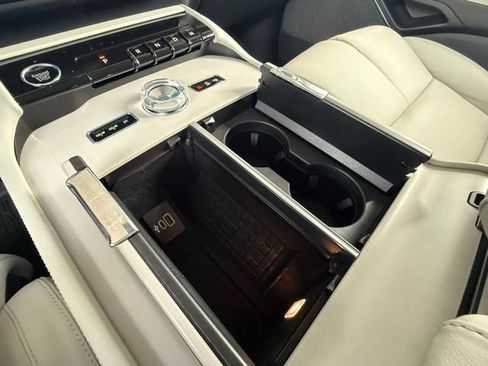 Used 2025 Lincoln Navigator L Reserve AWD/4WD image 28