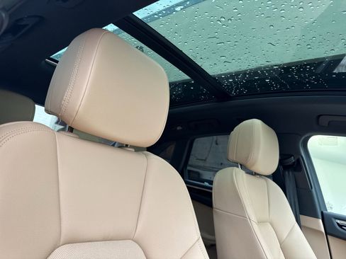 Certified 2025 Porsche Macan image 19