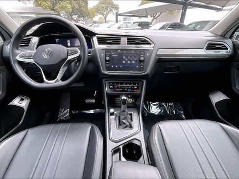 Certified 2022 Volkswagen Tiguan SE image 16