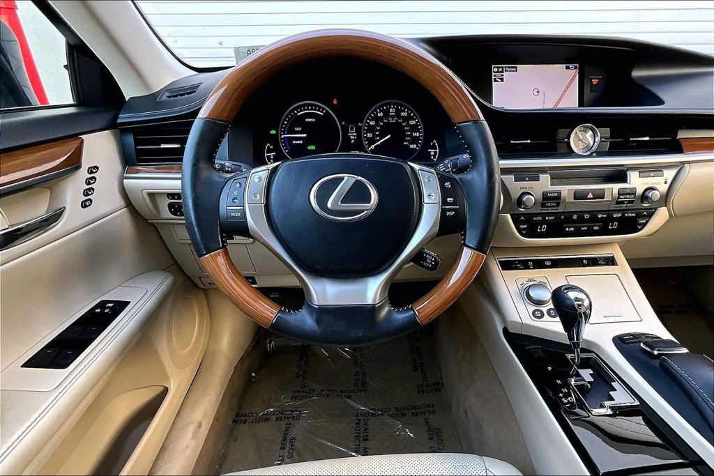 Used 2015 Lexus ES 300h w/ Navigation System Package FWD image 8