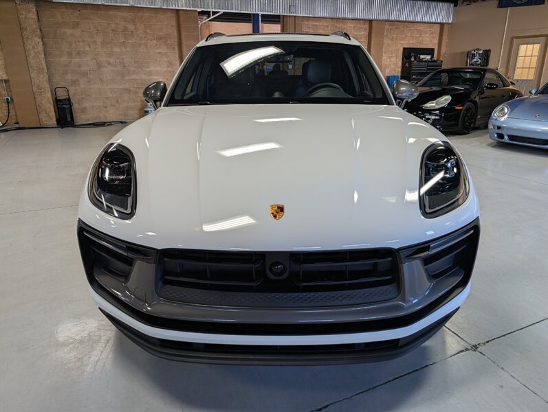 Used 2023 Porsche Macan Turbo AWD/4WD image 6