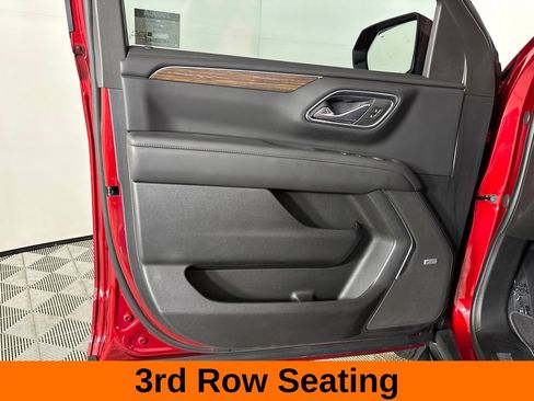 Used 2024 Chevrolet Suburban High Country RWD image 10