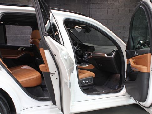 Used 2021 BMW X5 xDrive40i w/ M Sport Package AWD/4WD image 32