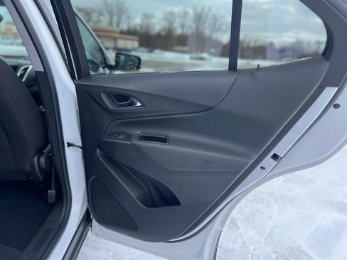 Used 2022 Chevrolet Equinox LT image 38