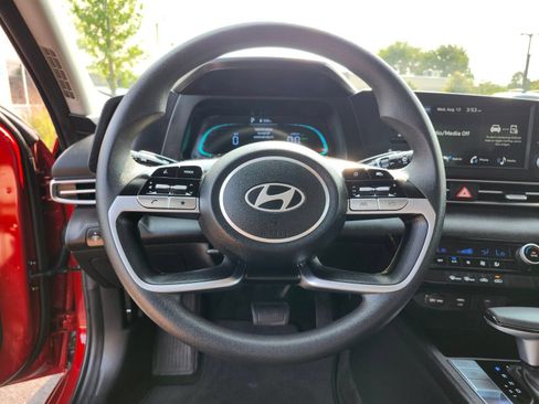 Certified 2026 Hyundai Elantra Hybrid FWD image 25